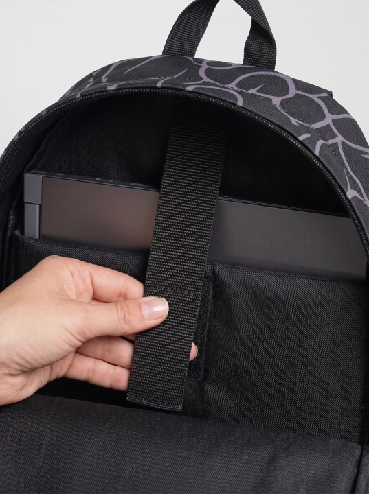 schoolbag_dark_2.jpg
